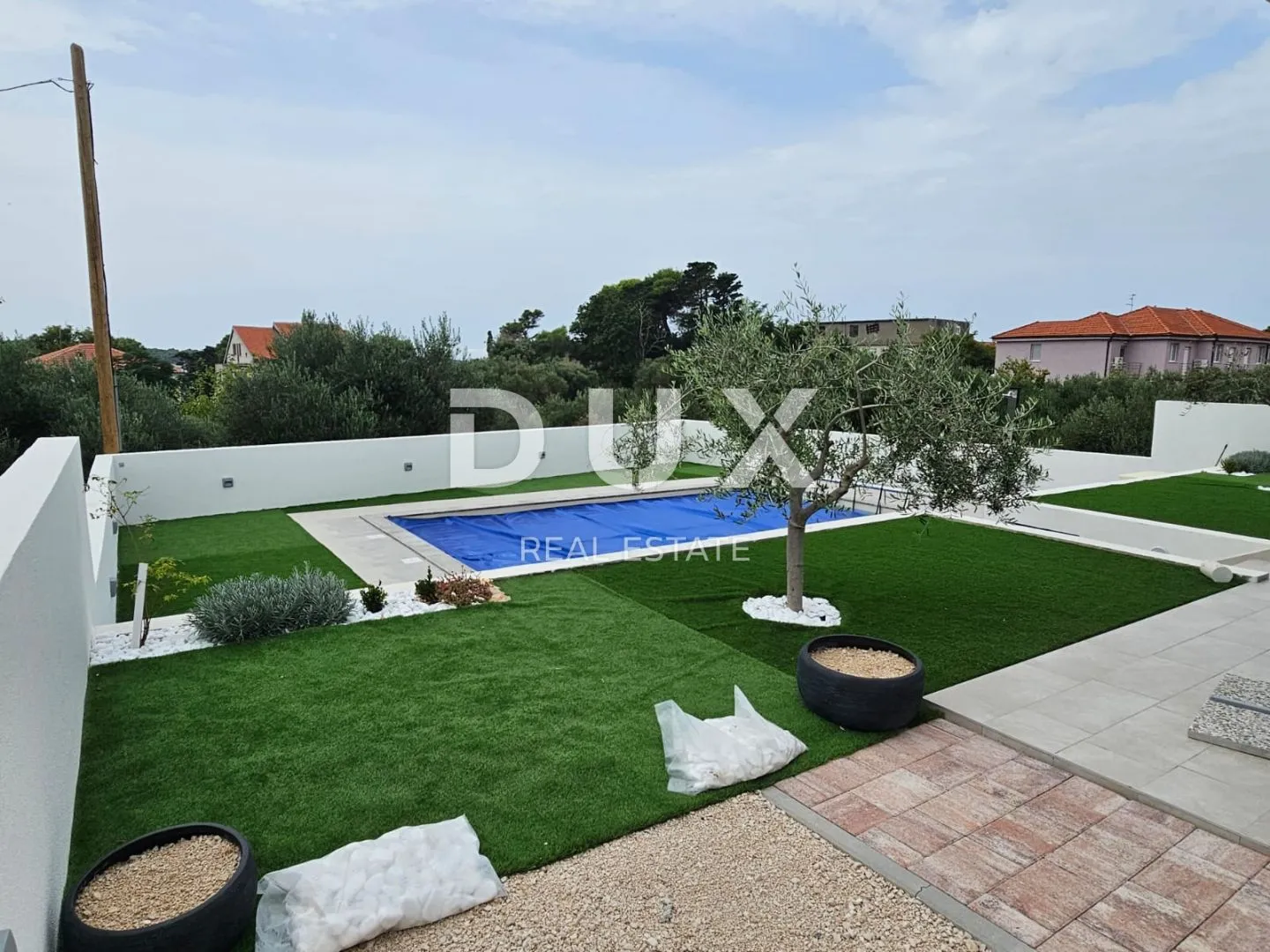 otok rab, banjol - luksuzna vila s bazenom - slika 7