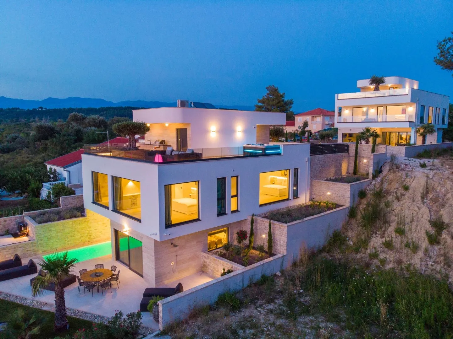 zadar, ljubač - luksuzna vila 1. red do mora - slika 38