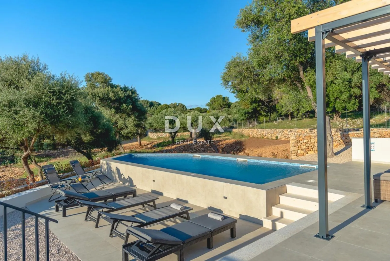 otok pag, lun - luksuzna villa s uhodanim poslom - slika 5