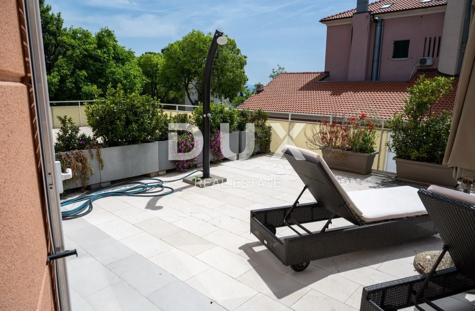 novi vinodolski - apartman s prekrasnom terasom 100 m od mora - slika 2