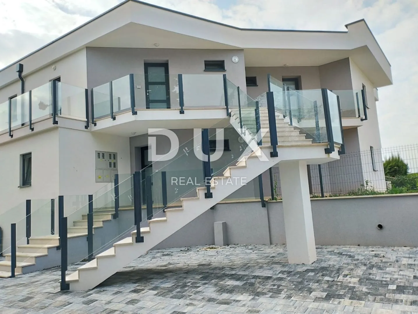 istra, savudrija - stan na prvom katu u zgradi sa garažom 400m od mora - slika 16