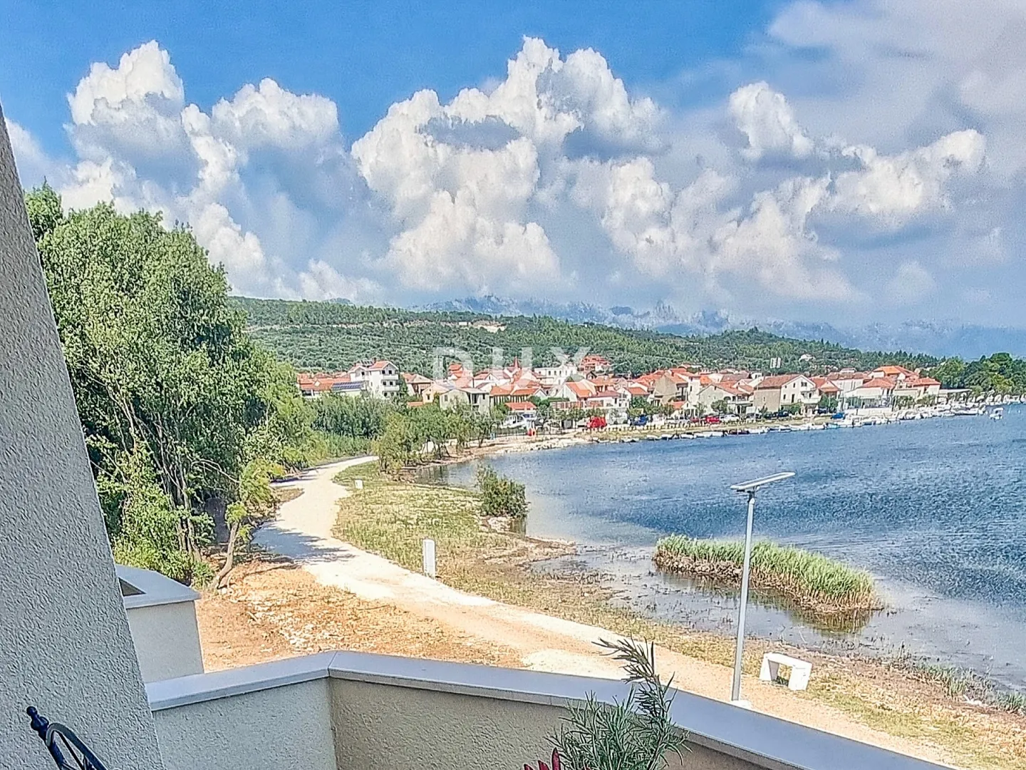 zadar, posedarje - samostojeća kuća prvi red do novigradskog mora s prostranim dvorištem - slika 8
