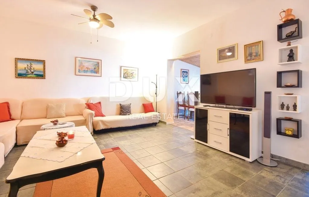 trogir, čiovo - kuća prvi red do mora - slika 8