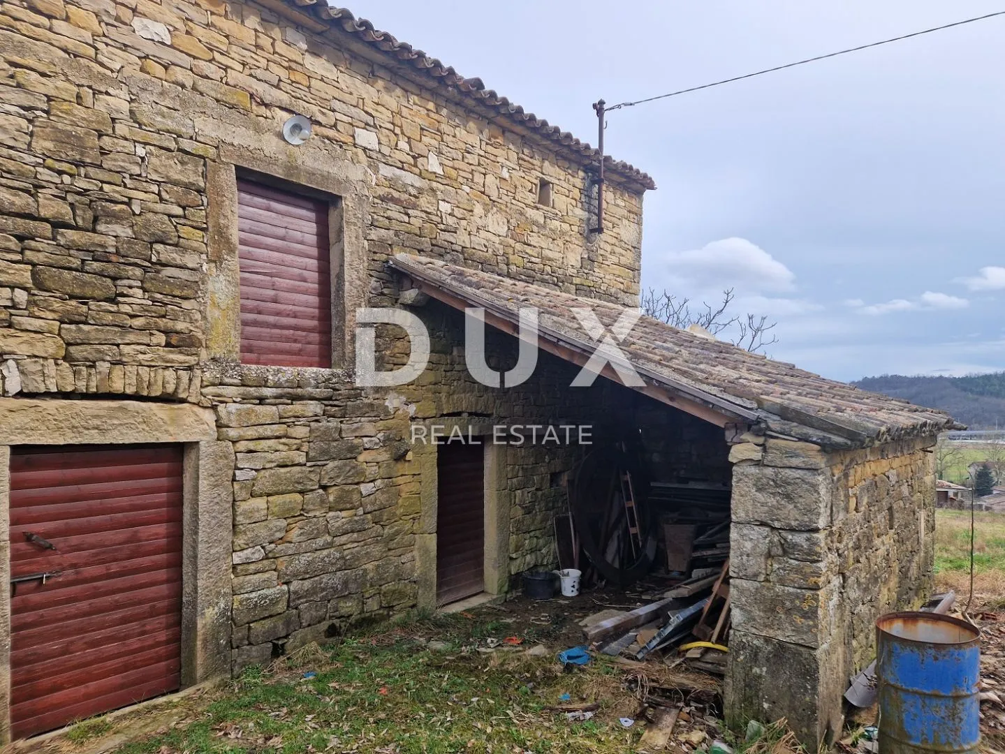 istra, cerovlje - samostojeća kamena zgrada - slika 2