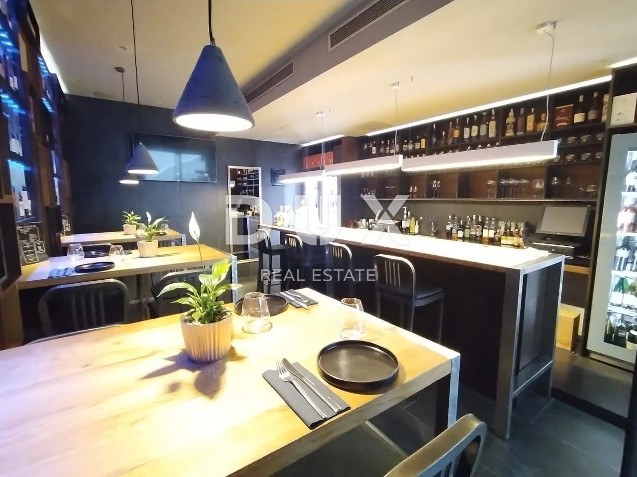 istra,pula - kuća sa restoranom 100m od plaže! top lokacija! - slika 29
