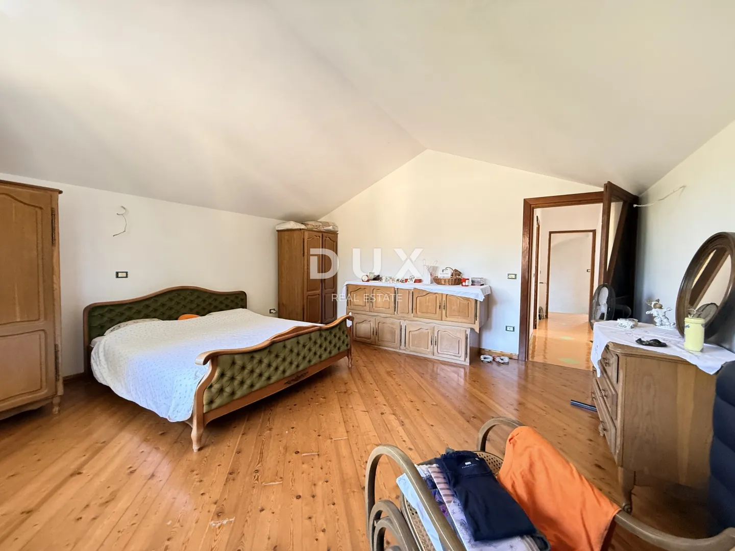istra, pomer - samostojeća kuća 250m2 s garažom i okućnicom, 150m od mora - slika 20