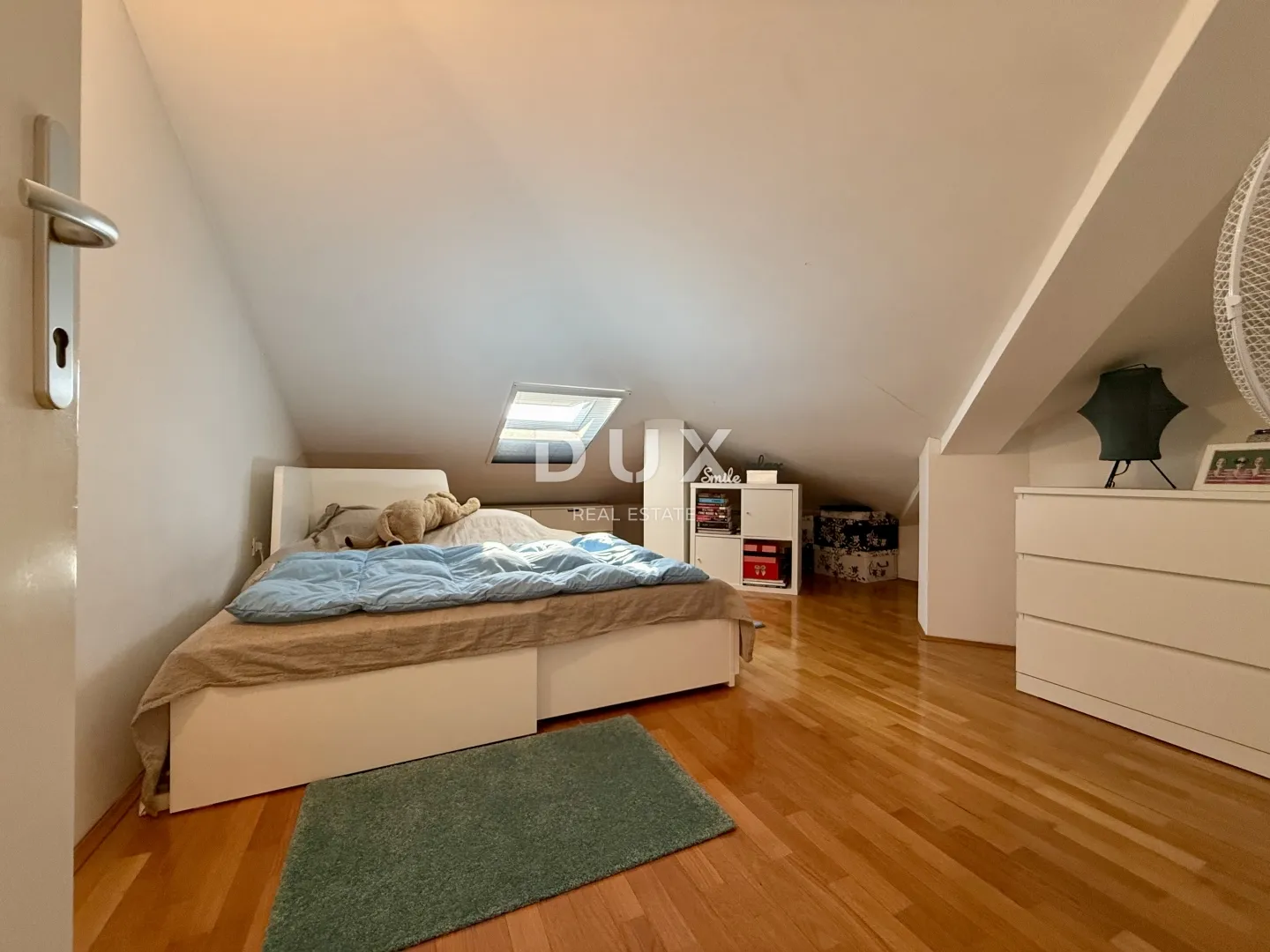 viškovo, centar, stan, 100 m2, 2 garažna mjesta, namješteno - slika 12