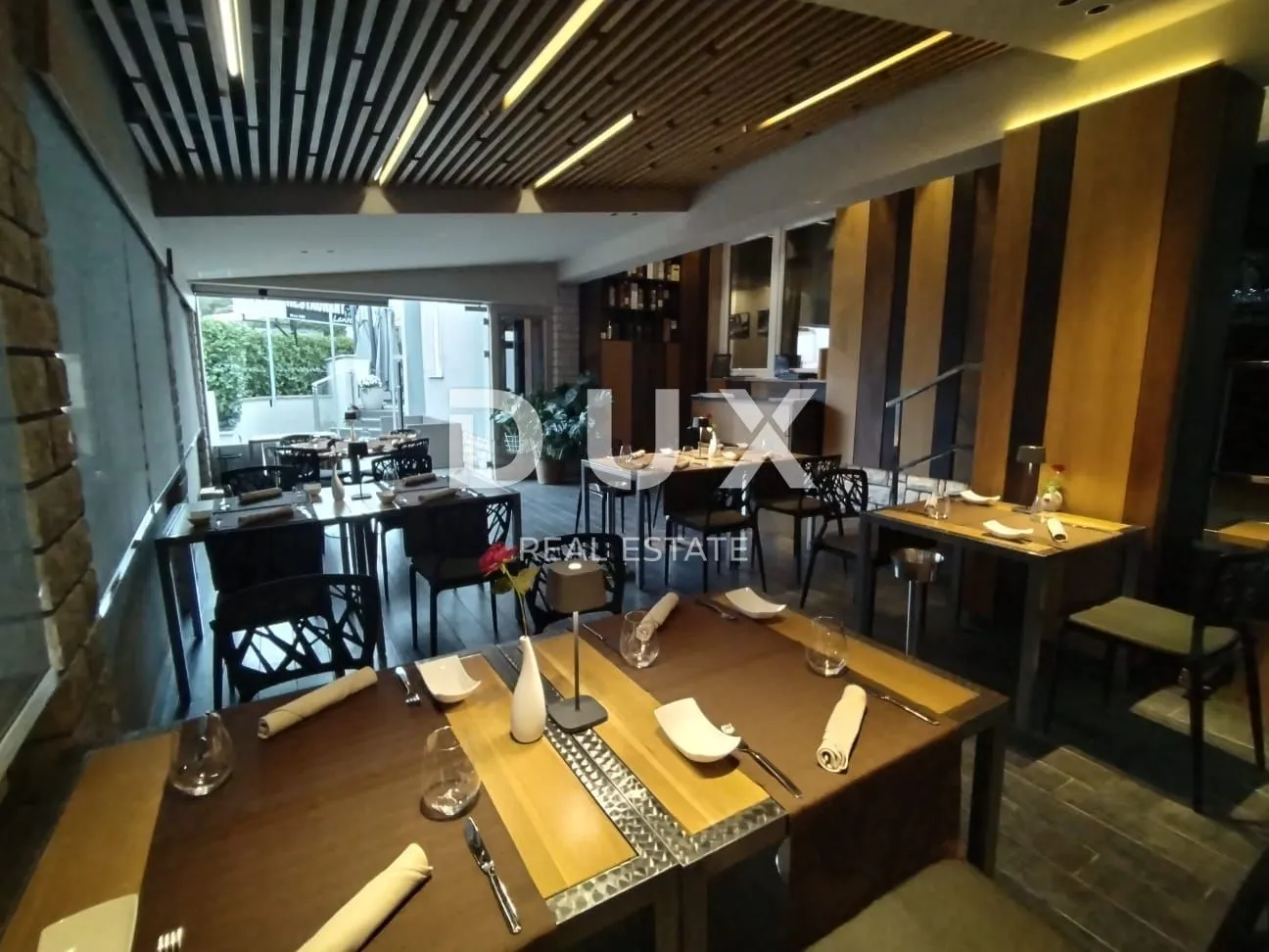 istra,pula - kuća sa restoranom 100m od plaže! top lokacija! - slika 19