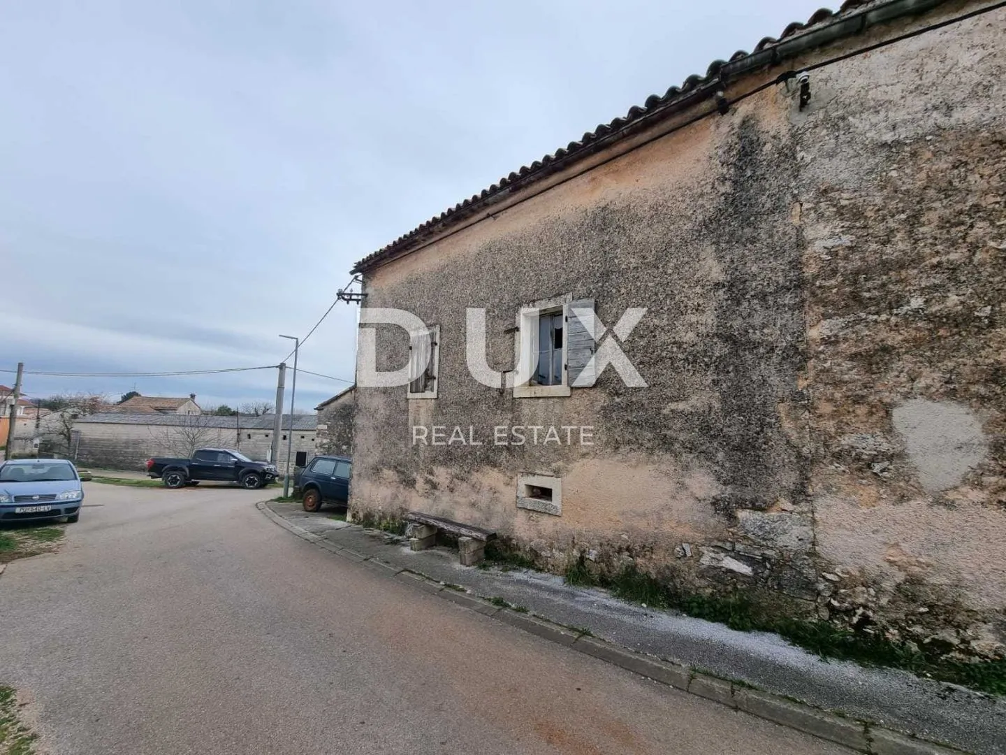 istra, žminj - seosko imanje sa pomoćnim objektima i bazenom! - slika 25