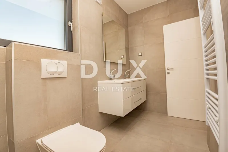 vodice - vila sa bazenom - slika 10