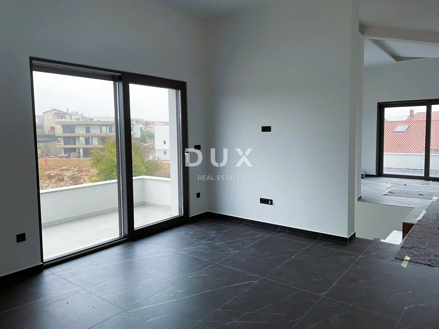 otok krk, grad krk - moderan penthouse od 100 m2 - slika 18
