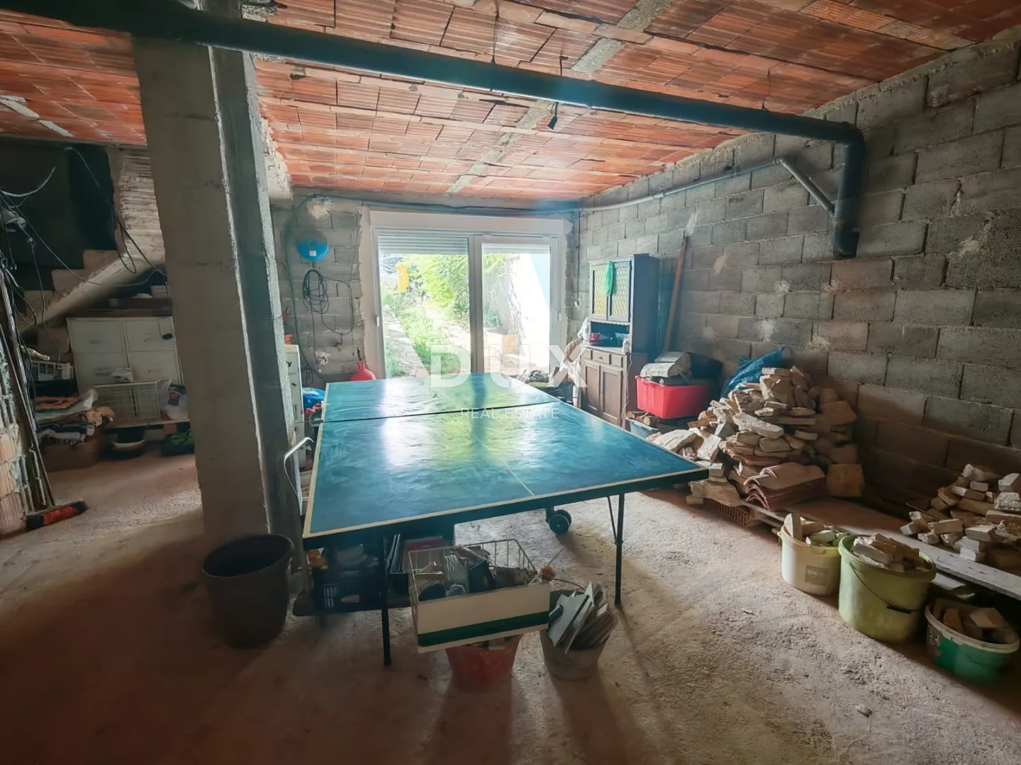 istra, pula - kuća 250m2, 700m od mora - slika 21