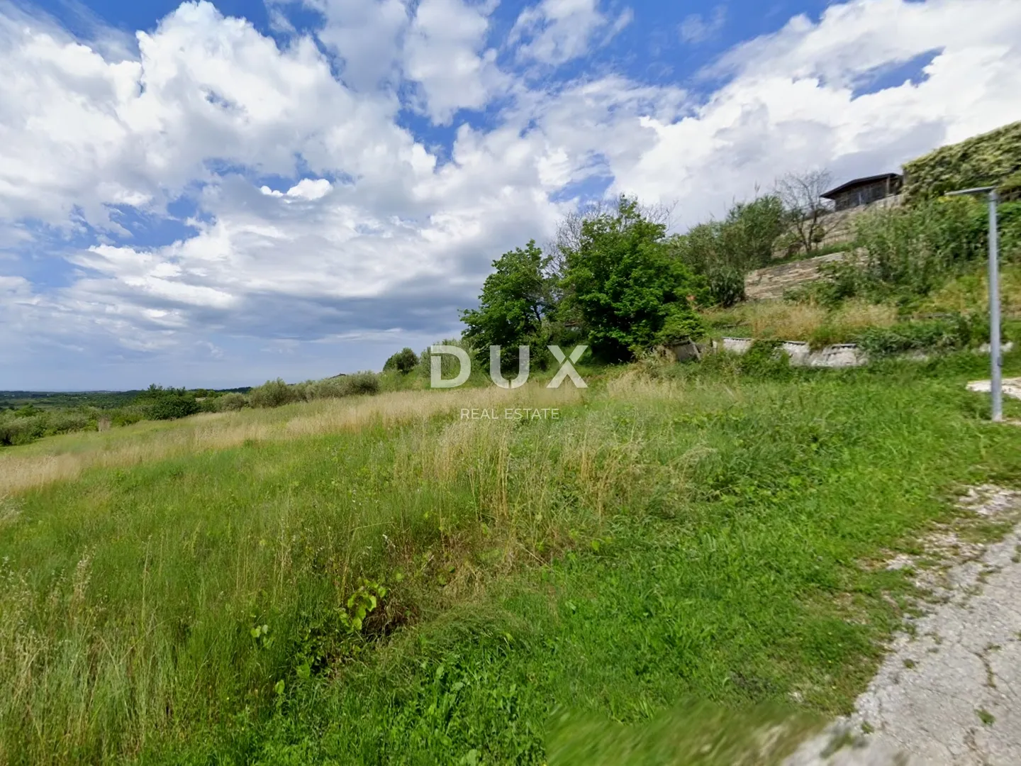 istra, buje - zemljište s građevinskom dozvolom - slika 8