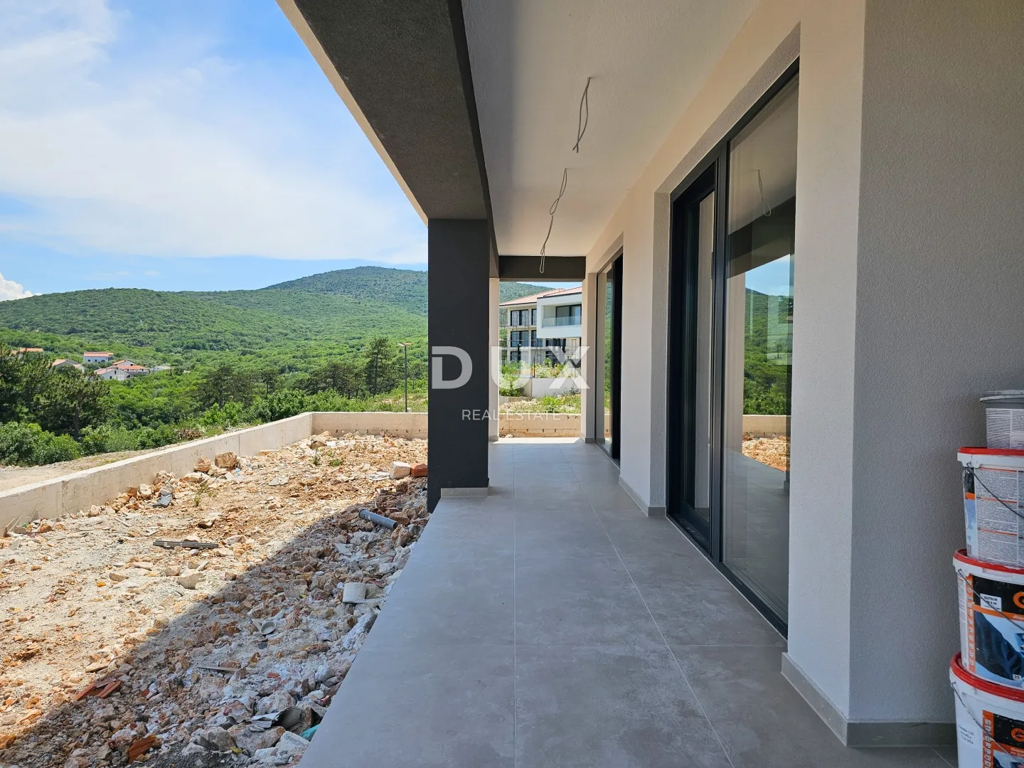 otok krk, vrbnik - luksuzni apartman s bazenom - slika 4