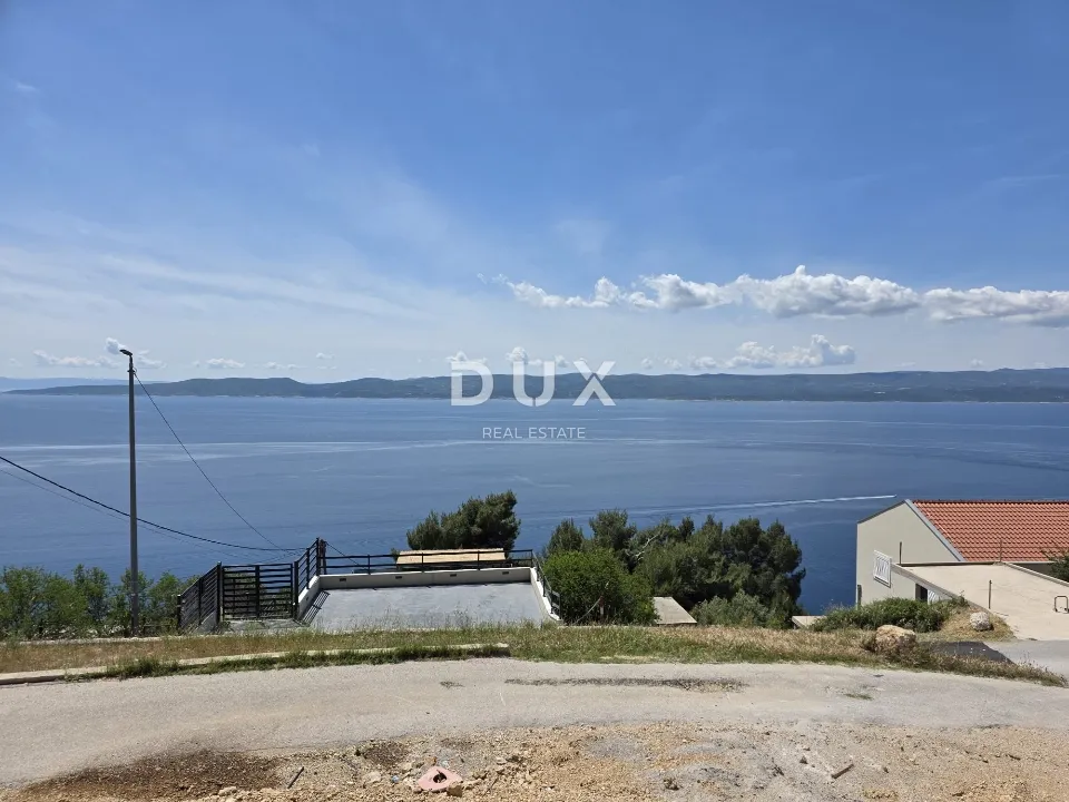 MAKARSKA, PISAK - Stan u prizemlju s bazenom i pogledom na more - Pisak, Omiš