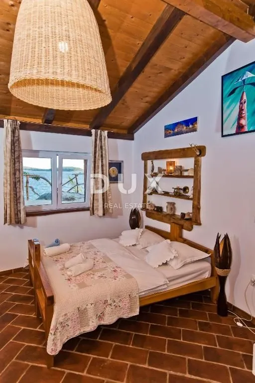 otok hvar - vila u gradu hvaru prvi red do mora - slika 11