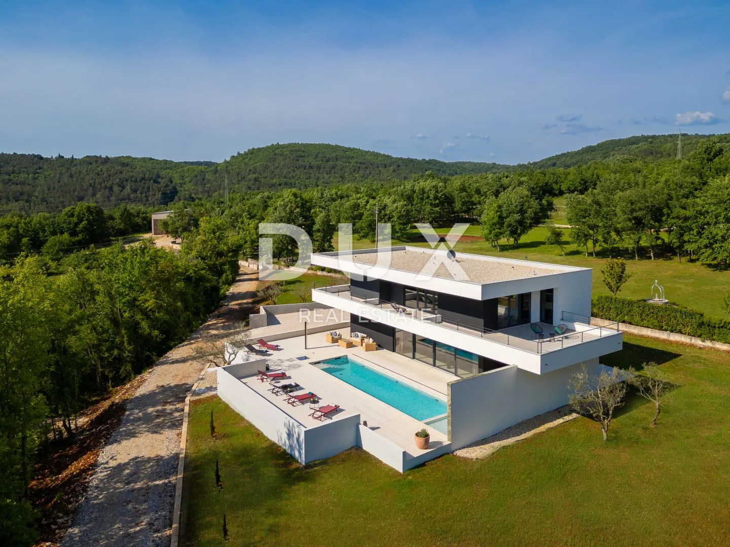 istra, grožnjan - dizajnerska novoizgrađena vila s potpunom privatnošću, okružena zelenilom s prekrasnim pogledom - slika 14