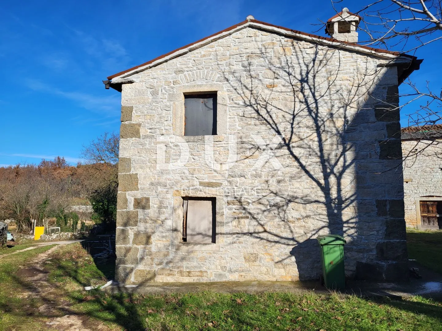 istra, grožnjan - samostojeća kamena kuća - slika 2