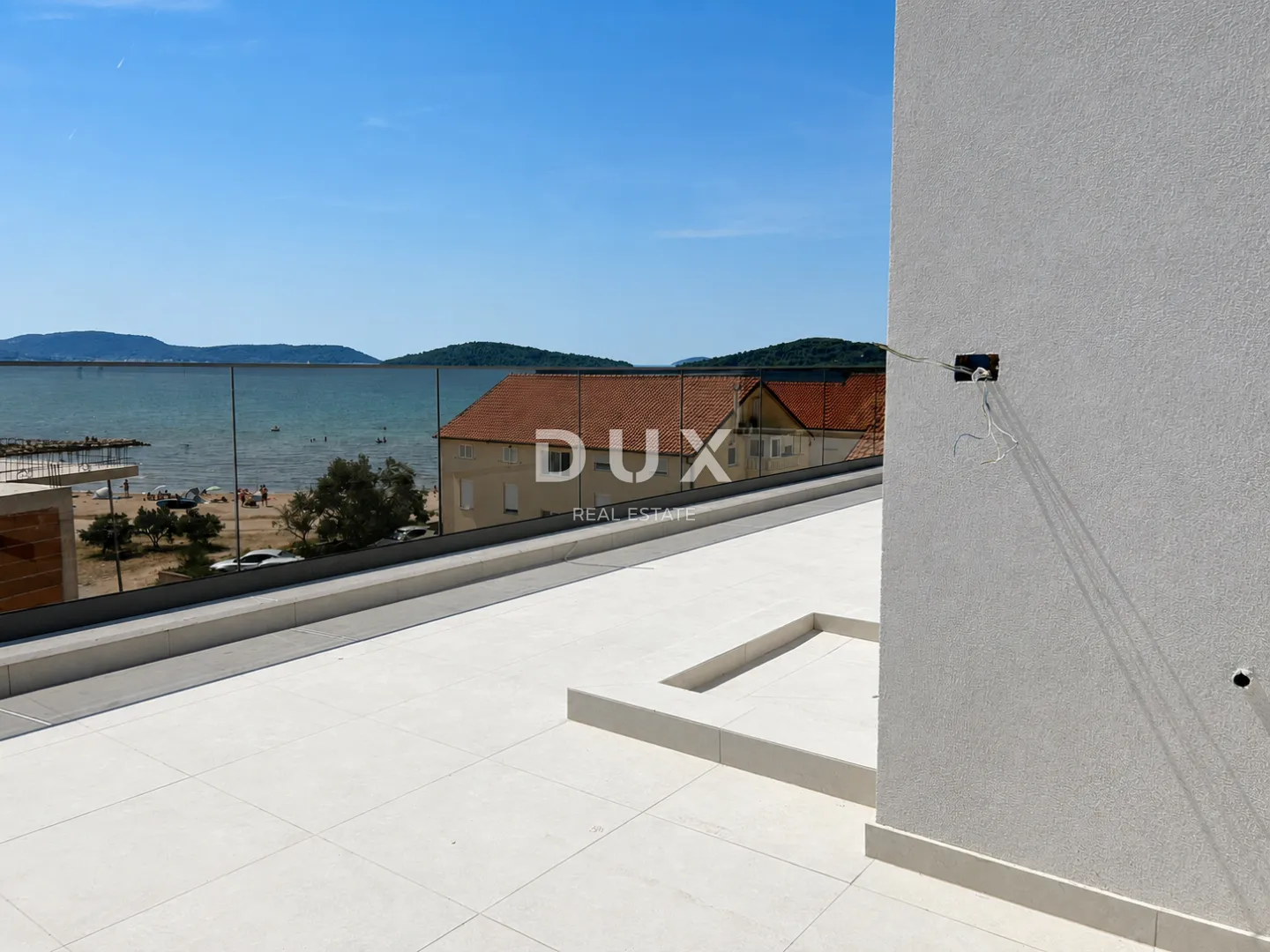 vodice, srima – penthouse s krovnom terasom, pogledom na more i liftom - slika 7