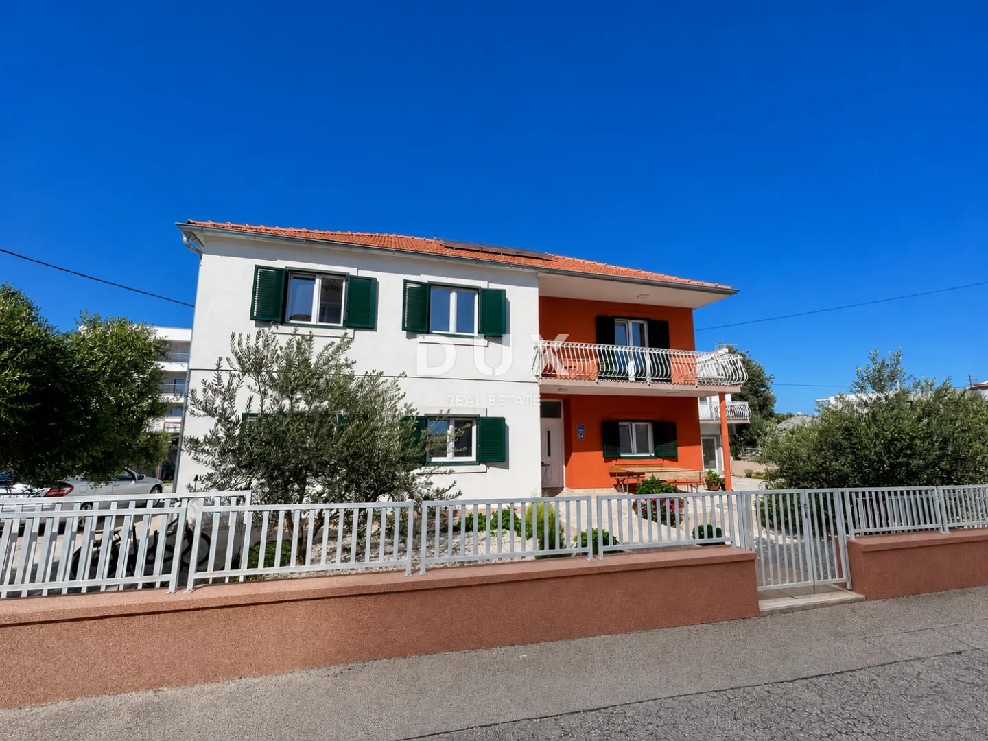 dalmacija, vodice – privatni mini resort s 4 apartmana i bazenom, 300 m od centra - slika 28
