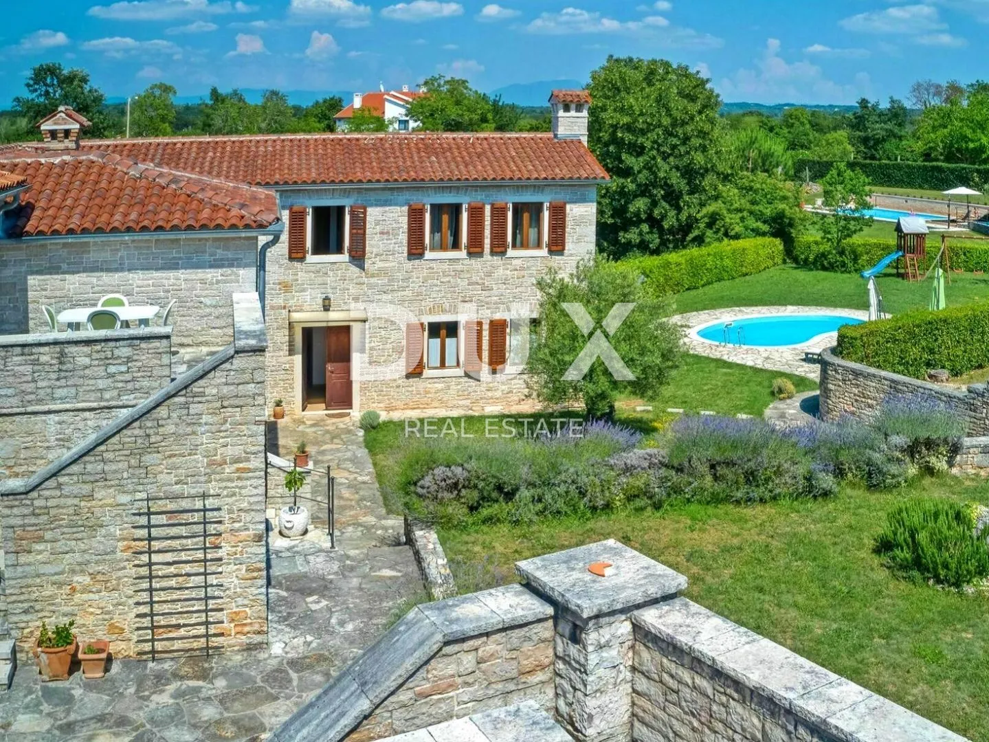 istra, tinjan - kamena autohtona vila - slika 3