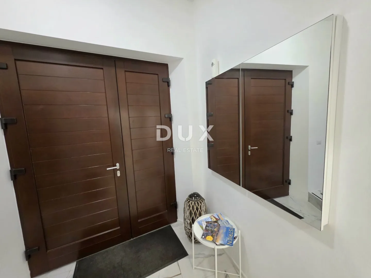 istra, poreč, 290.00 m2, pješačka zona, tri stana - slika 15