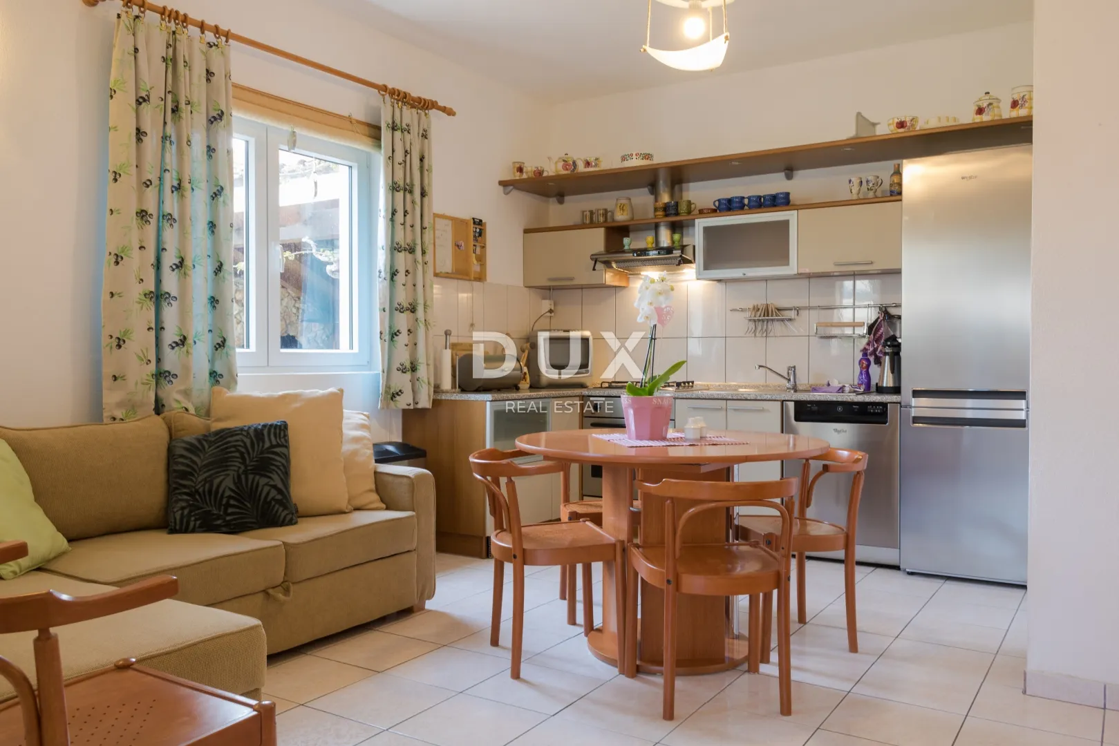 vodice, obrove, vila, 291,76 m2, tri etaže, dvorište - slika 32
