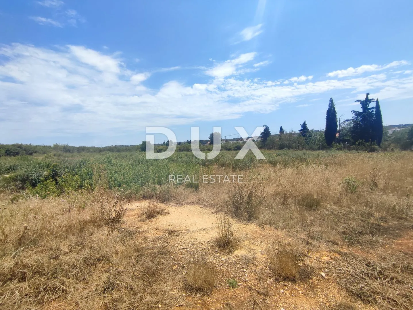 istra, pula - zemljište 5 837 m2 od kojeg je 1 000 m2 građevinskog! - slika 8