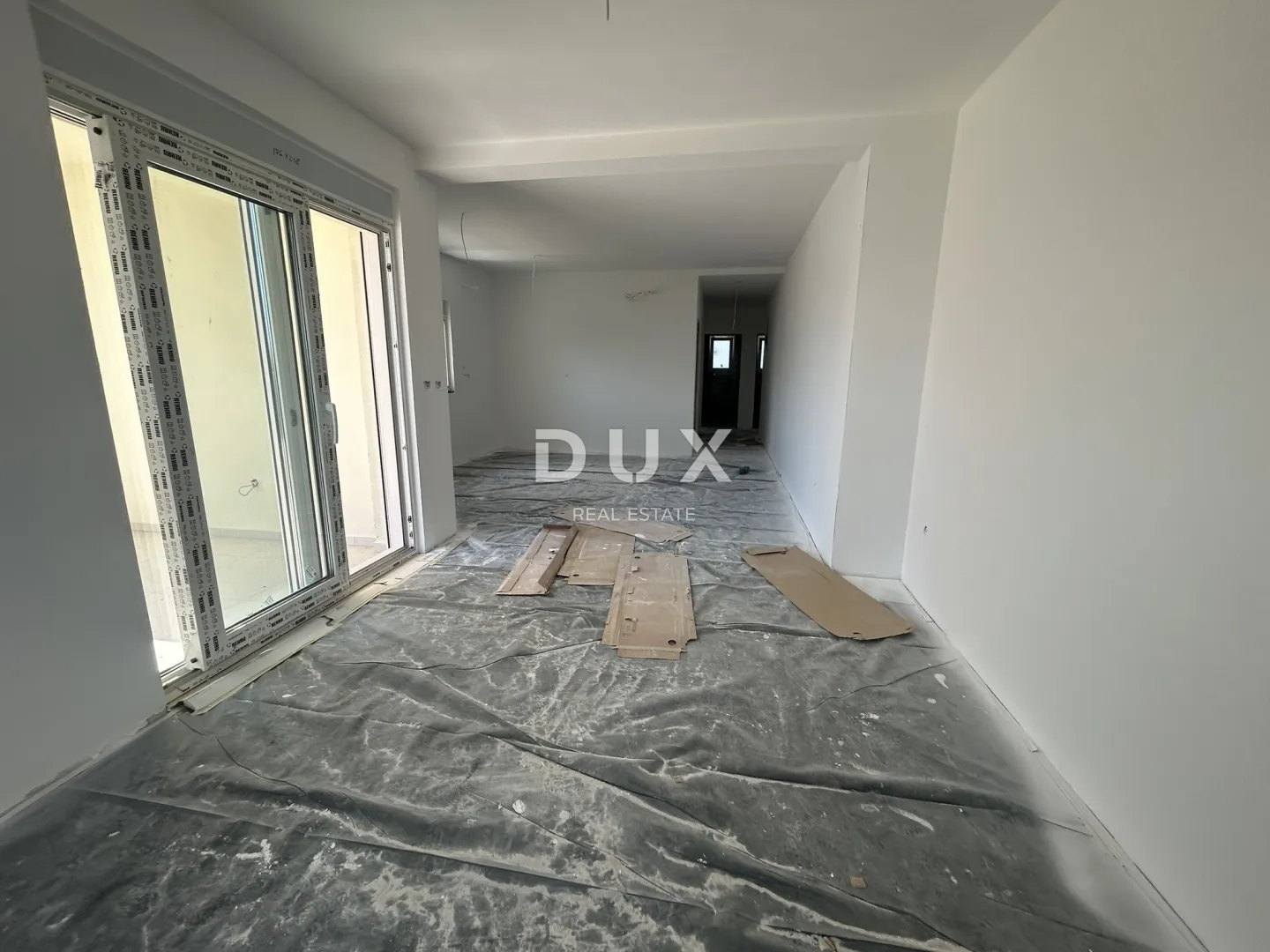 šibenik, vodice – zadnji kat, 3 spavaće sobe i panoramski pogled na more - slika 4