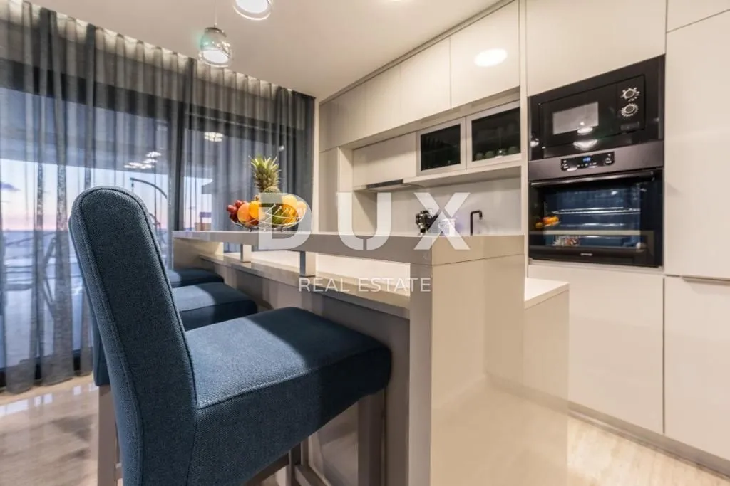 zadar,zaton - luksuzna vila 100 metara od mora - slika 17