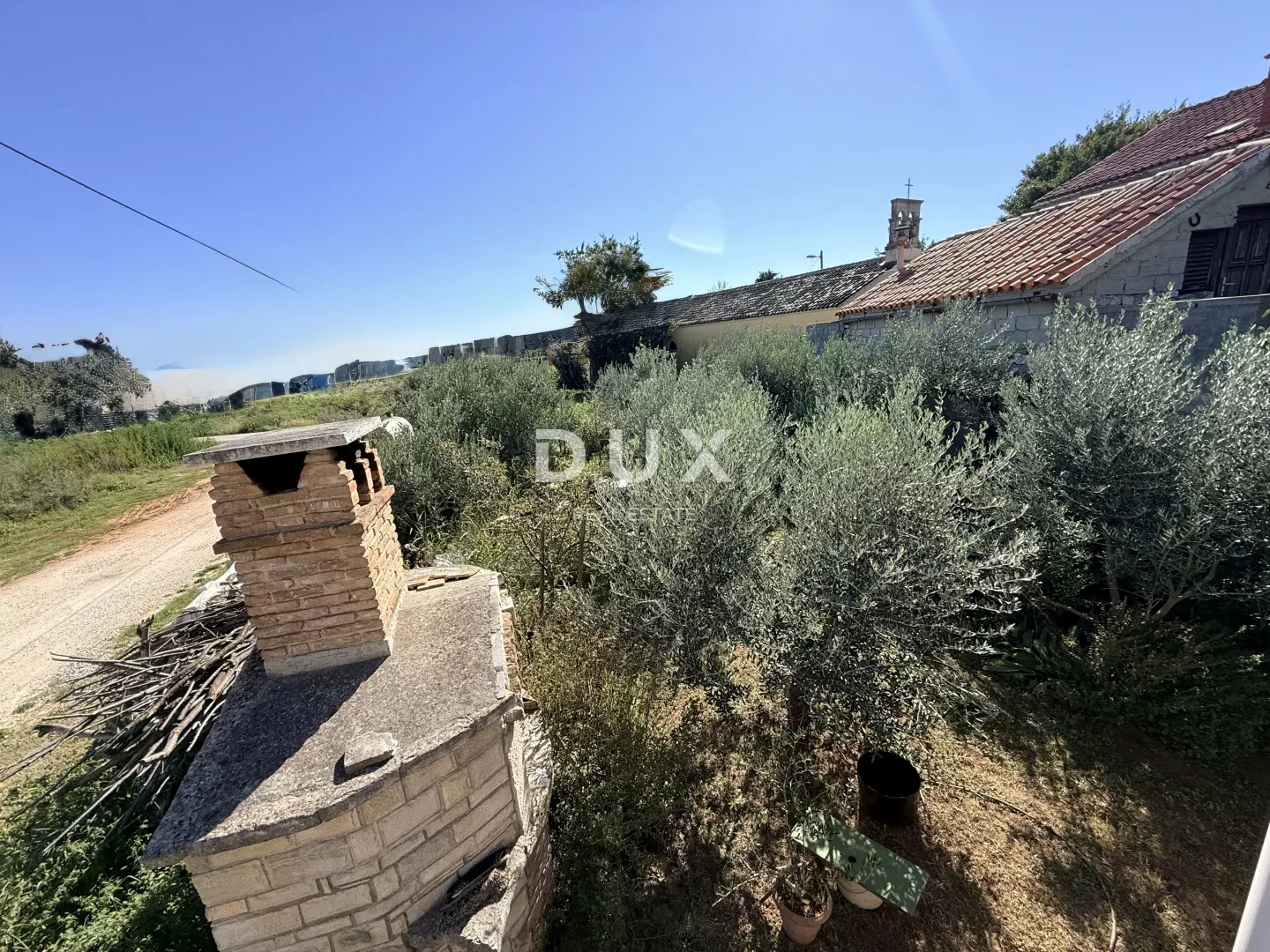 istra, pomer - samostojeća kuća 250m2 s garažom i okućnicom, 150m od mora - slika 23