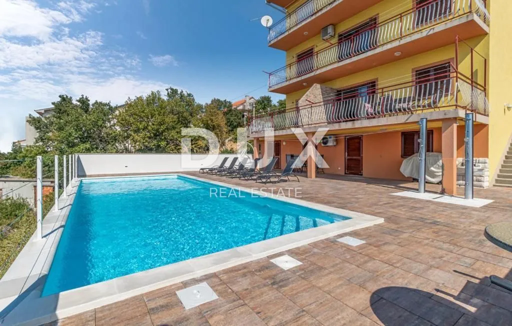 crikvenica - kuća s više apartmana i pogledom na more - slika 4