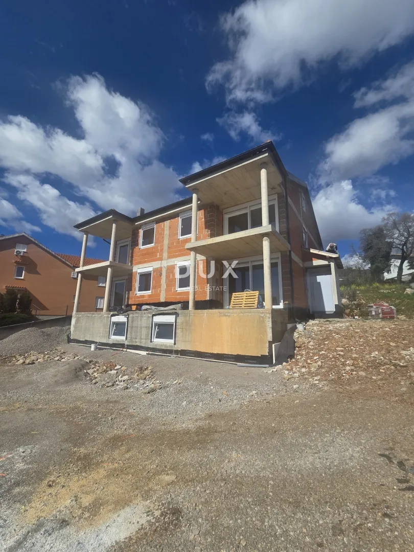 IČIĆI, POLJANE- dvojna kuća - započeta gradnja 225m2 s panoramskim pogledom na more + okoliš 620m2 - Poljane, Opatija