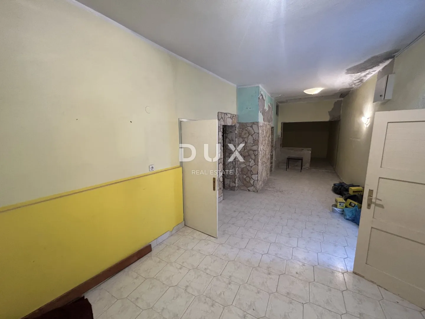 šibenik, pirovac – stan za adaptaciju 40 m od mora - slika 2