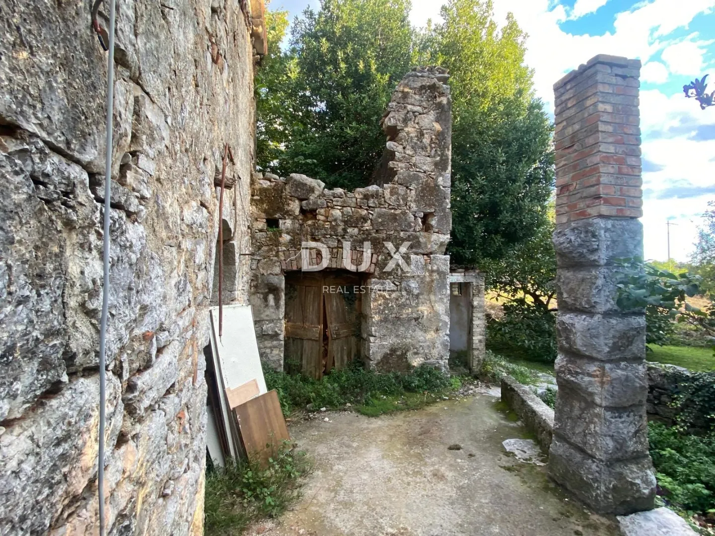 rijeka, kastav - samostojeća kuća i dvorišna zgrada + 761 m2 okućnice! prilika! - slika 5