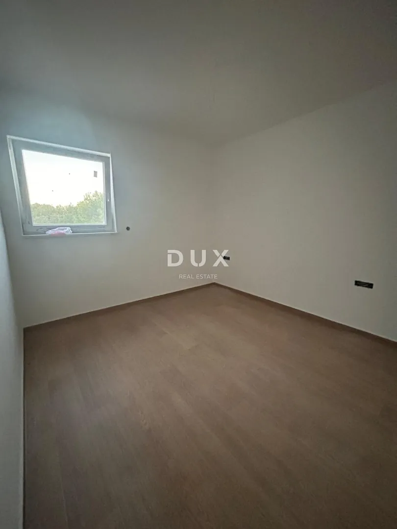 šibenik, pirovac - moderan duplex s bazenom u novogradnji - slika 10