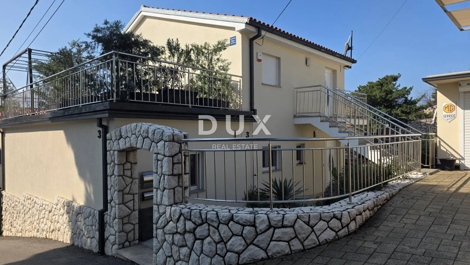 novi vinodolski – elegantna kuća 191 m2, 40 m udaljena od mora - slika 5