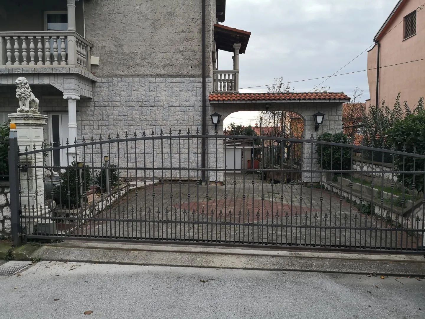 DONJA DRENOVA - Veća obiteljska kuća sa pet stanova garažom i okućnicom - Rijeka