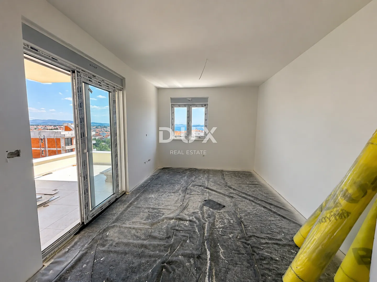 šibenik, vodice – stan na zadnjem katu s panoramskim pogledom na more - slika 3
