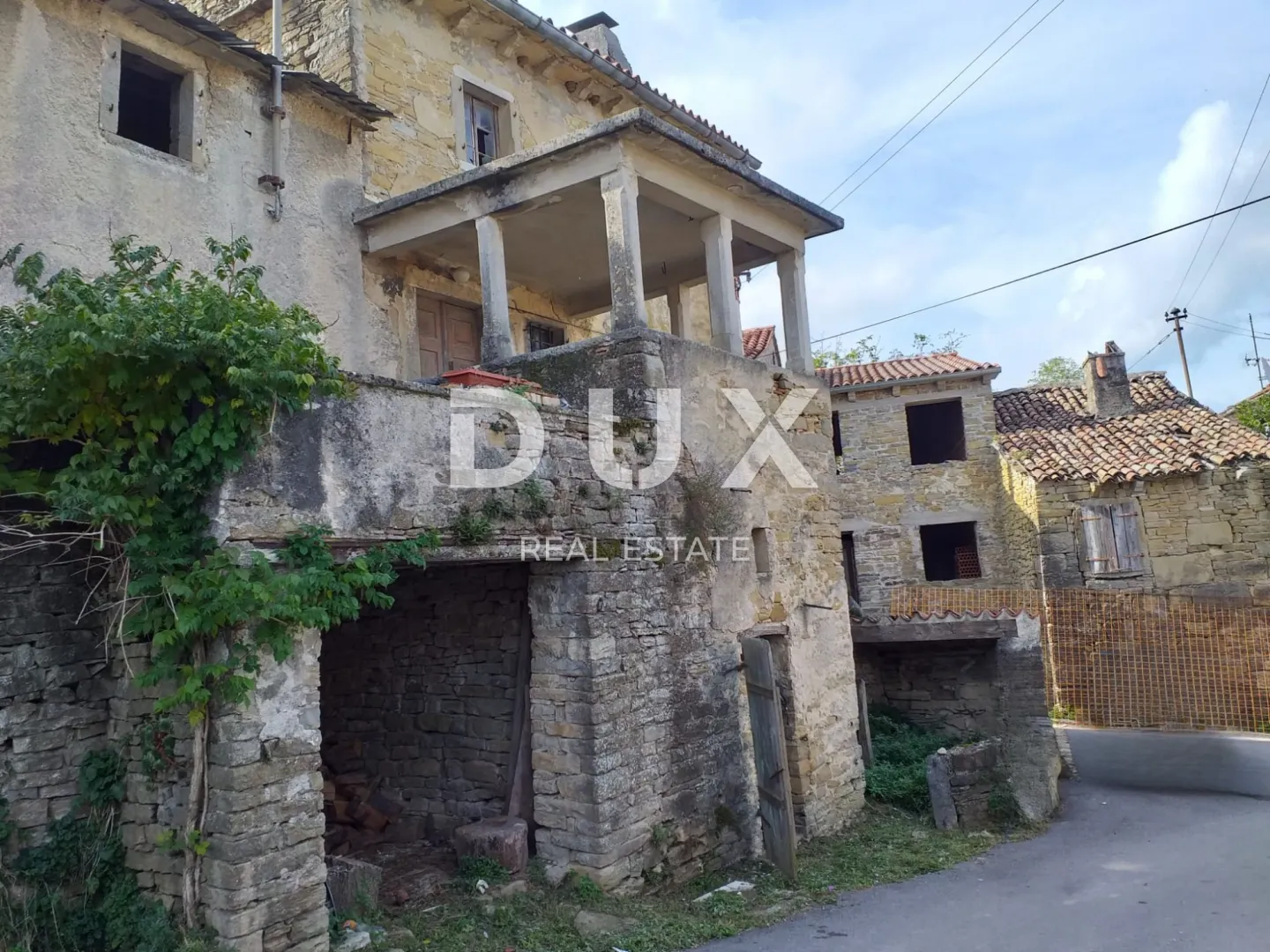 istra, motovun - kamena starina za adaptaciju - slika 2