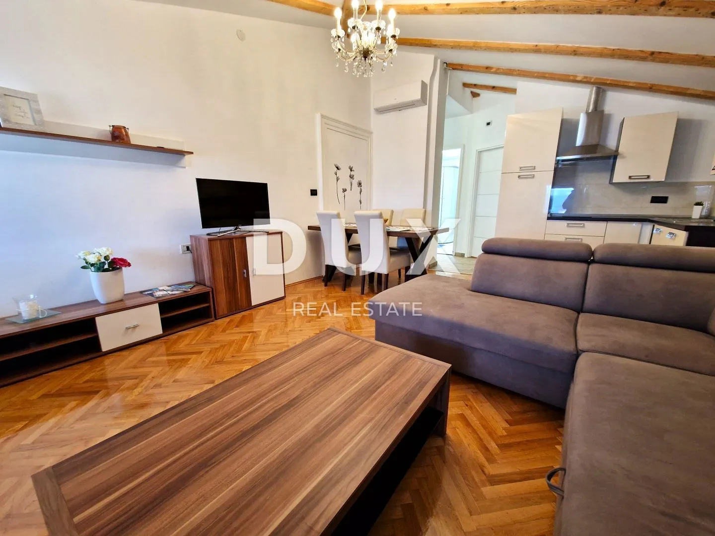 opatija - stan 65 m2 u strogom centru - slika 3
