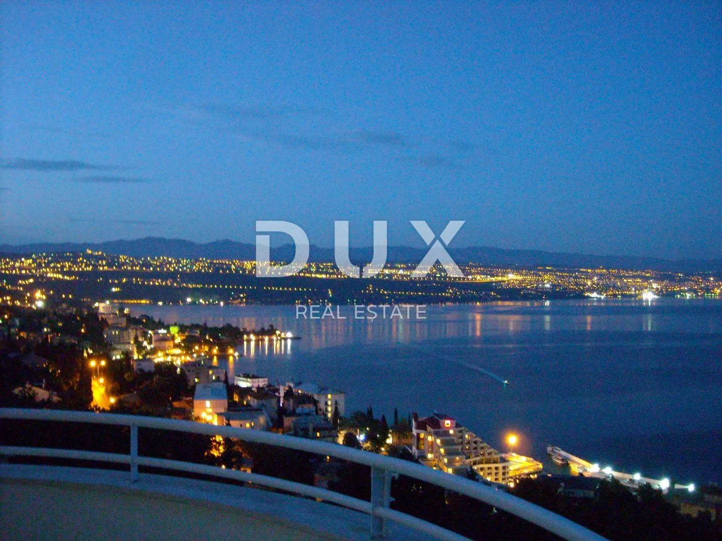 OPATIJA, CENTAR- stan 170m2 na 1.katu 2S+DB s panoramskim pogledom na more + okoliš 100m2