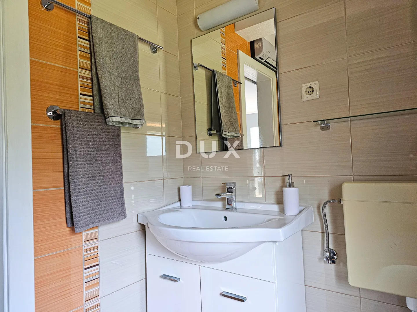 rab, barbat, kuća s apartmanima, 763 m2, drugi red do mora - slika 10