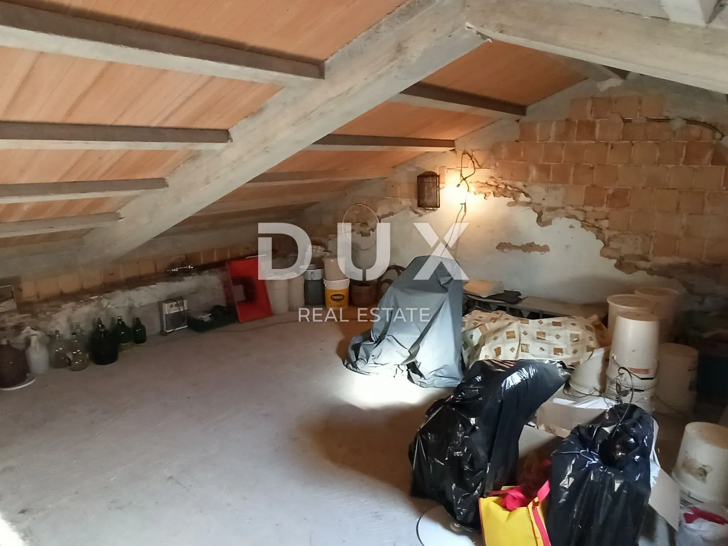 istra, svetvinčenat - obiteljska kuća s dva apartmana - slika 57