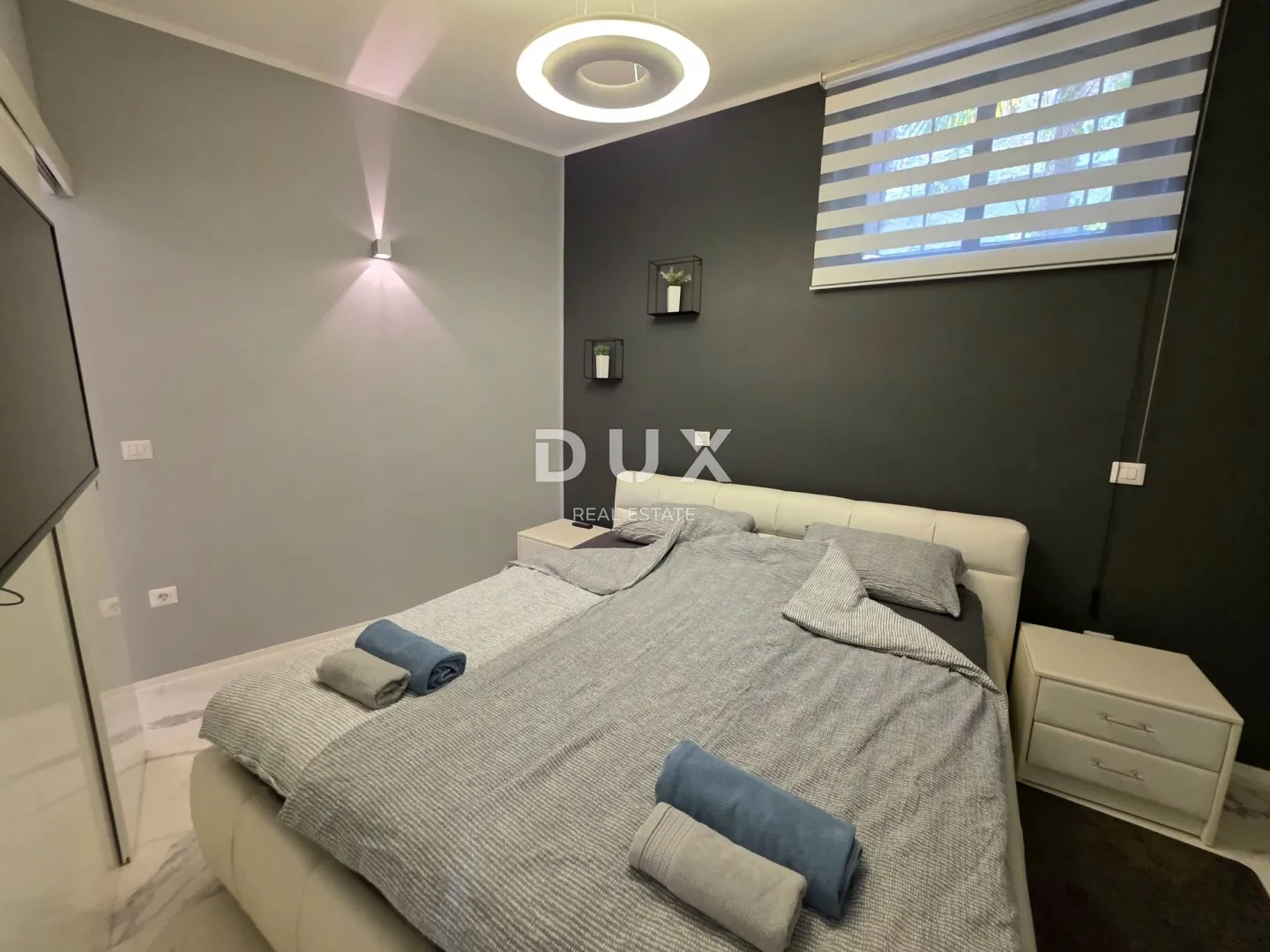 istra, poreč, 290.00 m2, pješačka zona, tri stana - slika 12