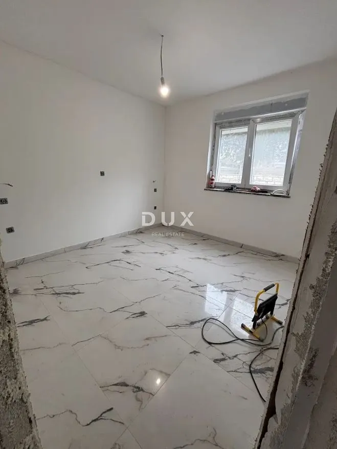 otok pag, novalja - kuća sa apartmanima u srcu novalje - slika 2