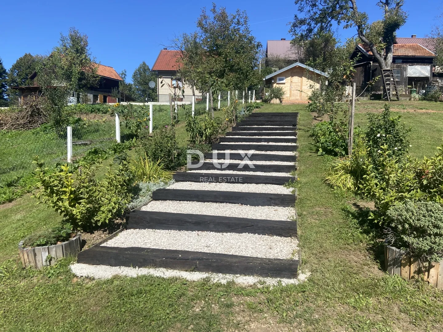 vrbovsko - uređena kuća s lijepom okućnicom - slika 6