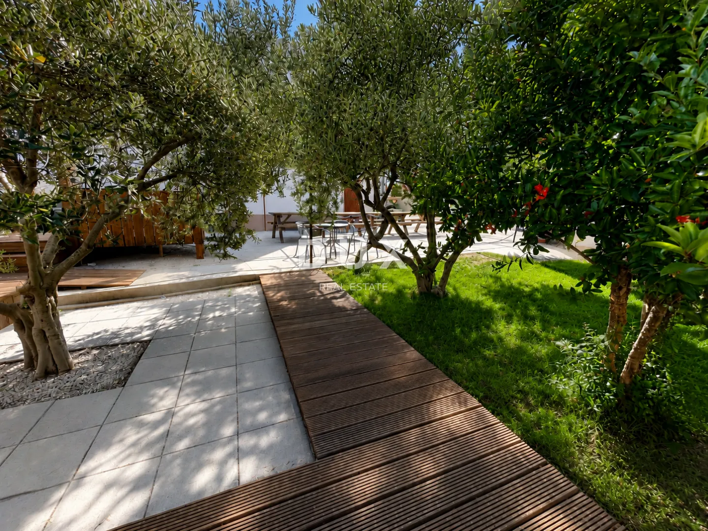 dalmacija, vodice – privatni mini resort s 4 apartmana i bazenom, 300 m od centra - slika 10
