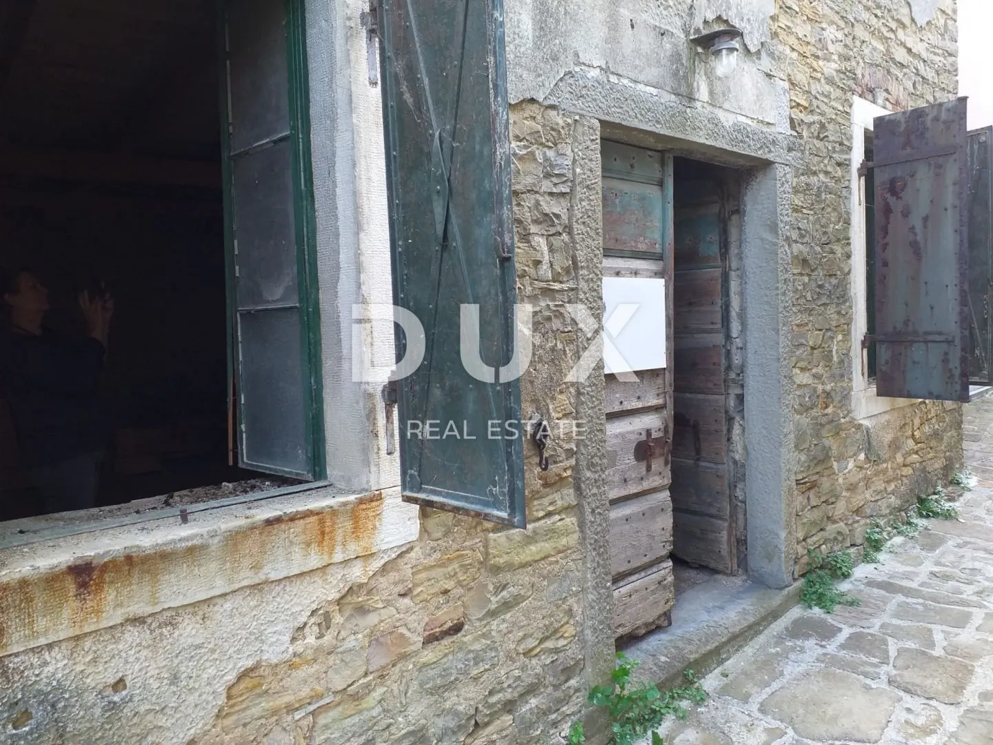 istra, motovun - kamena starina za adaptaciju - slika 12