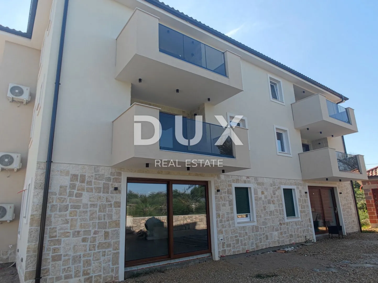 otok krk, okolica malinske - dva apartmana u novogradnji - slika 2
